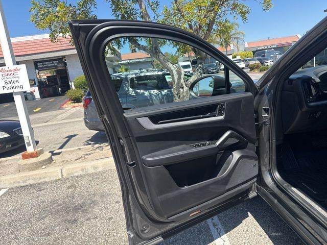 2024 Porsche Cayenne Coupe Base